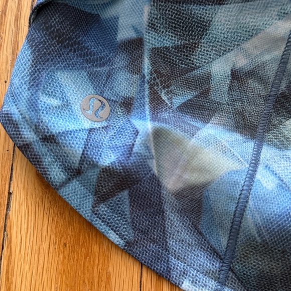 Lululemon sz 4 Speed Up Short Blue Geometric Patterned Athletic great condition - Picture 3 of 5
